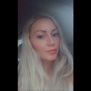 Meet your Posher, Chloe